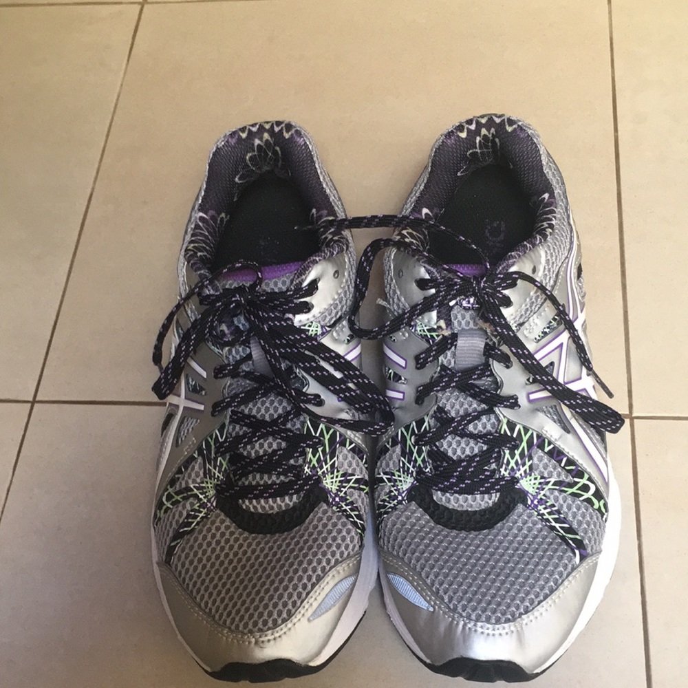 ASICS Gel tennis shoes